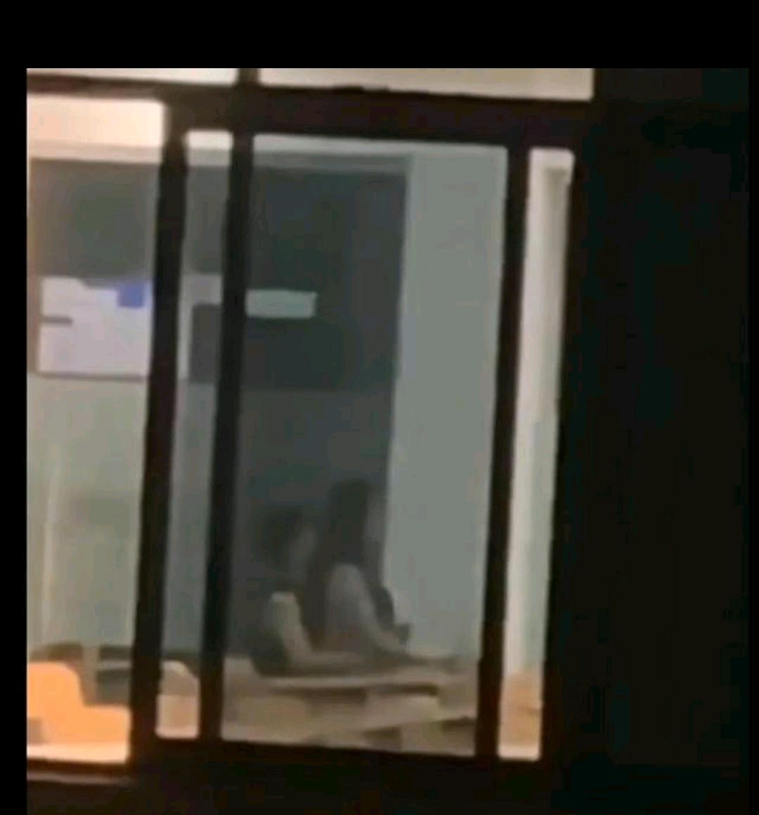 四川传媒学院一对情侣在教室开车不关灯,6分多钟激情被百人围观