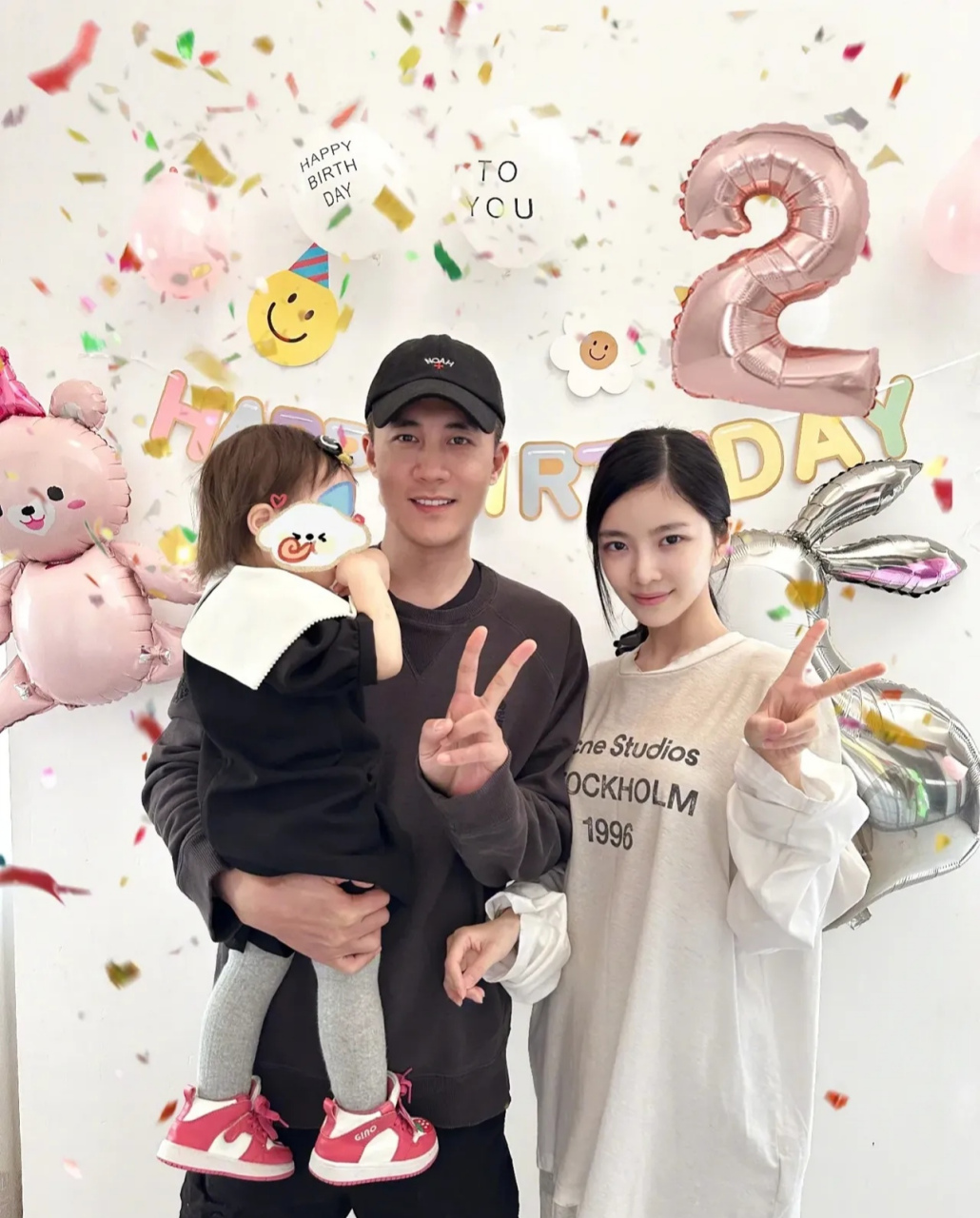 现在姚笛与富商老公还没正式离婚,她在家里没啥话语权. 2.
