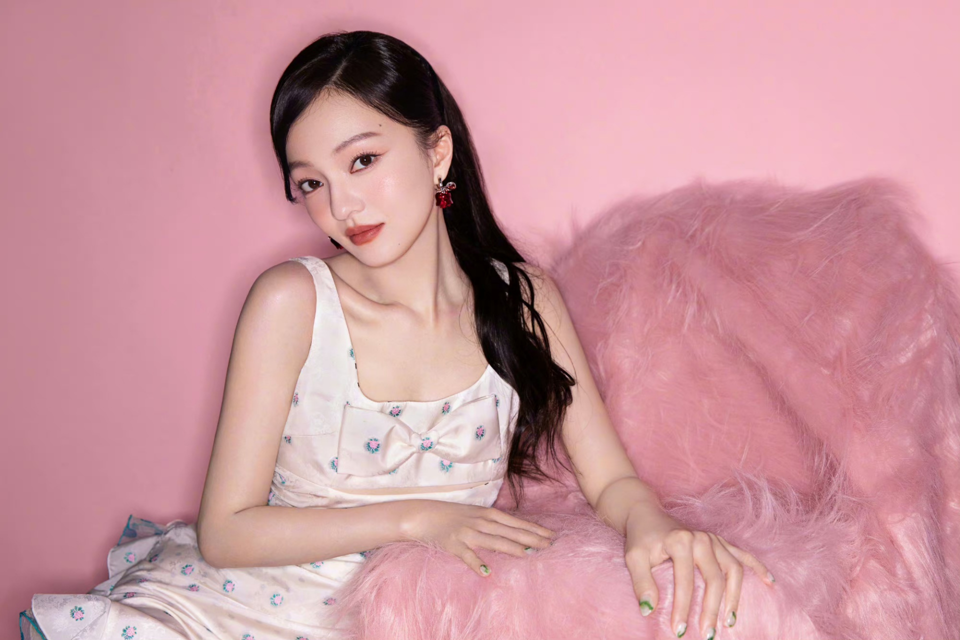 张韶涵嫩嫩的美腿玉足[亲吻][亲吻]