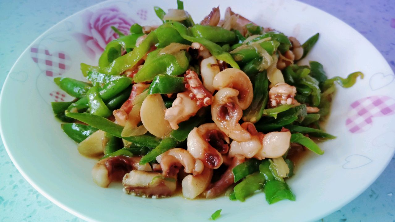 尖椒爆炒鱿鱼做法