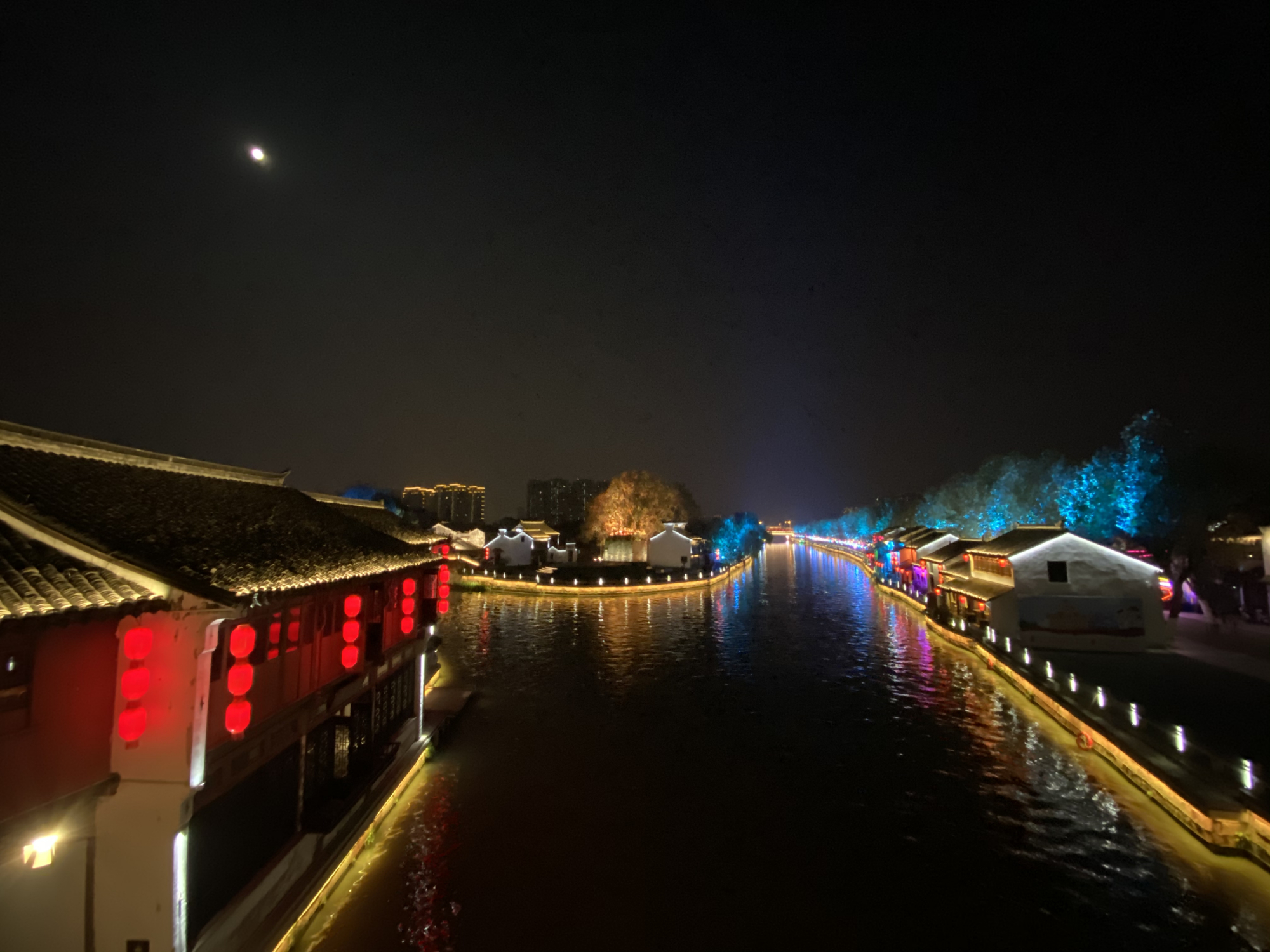 无锡南塘老街夜景灯火阑珊游人如织