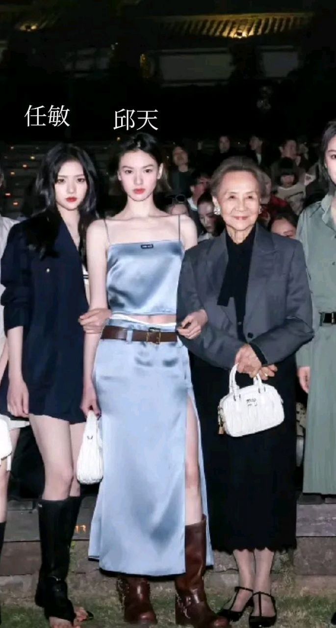 任敏,邱天,马思纯,朱颜曼滋,李兰迪同框合照,感觉李兰迪不错.