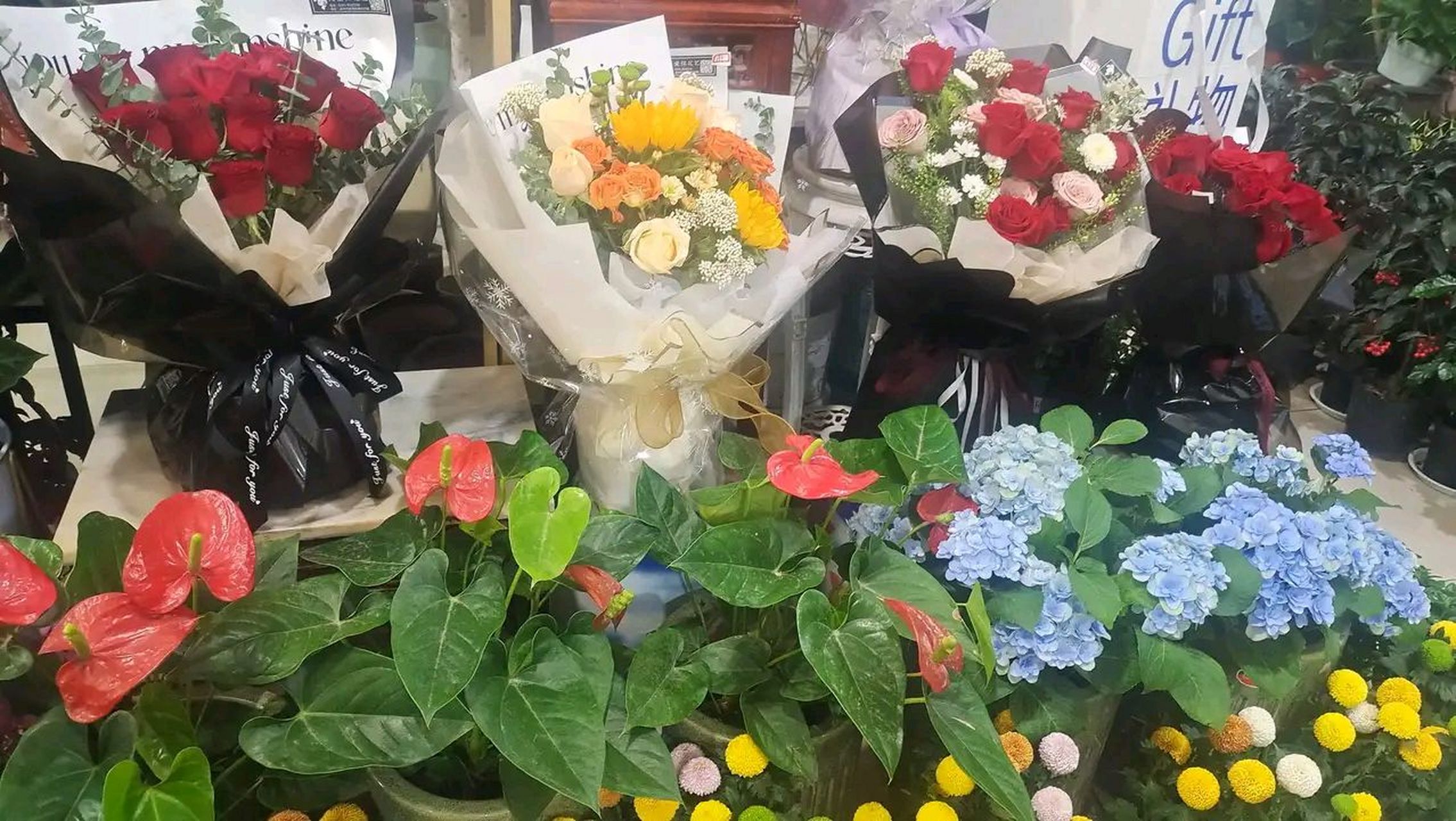 开花店一年能赚多少钱(小县城开花店一年能赚多少钱)