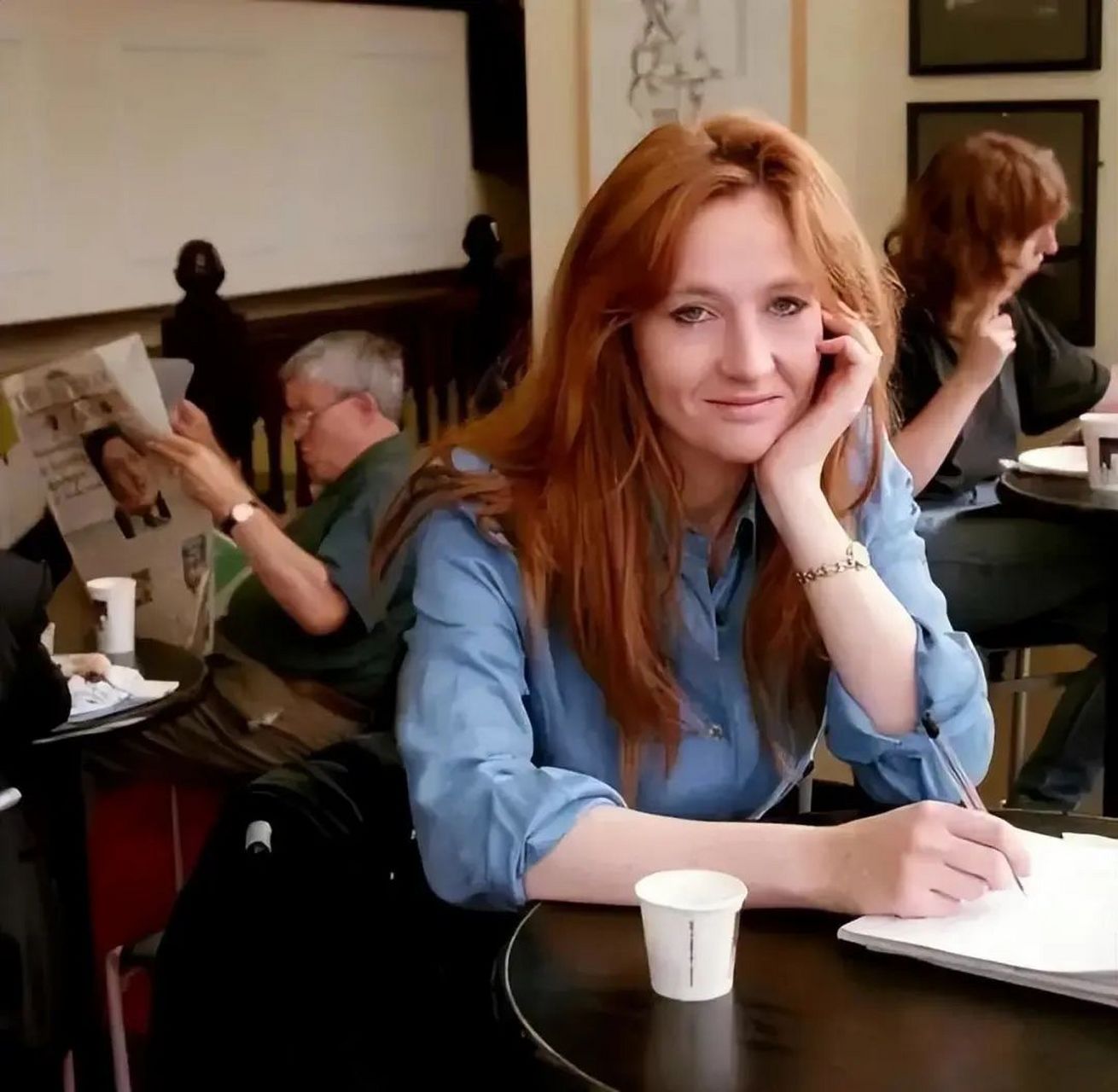 黄金屋,据说女作家《哈利波特》作者jk罗琳用笔创收了100亿的财富收入