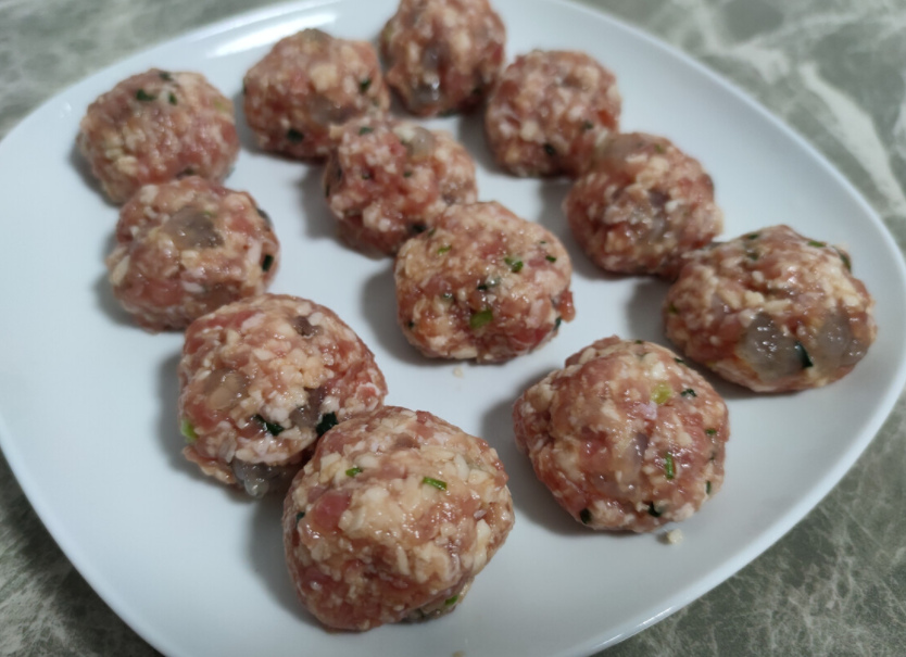 美食分享:马蹄肉丸,清香嫩滑生津去燥