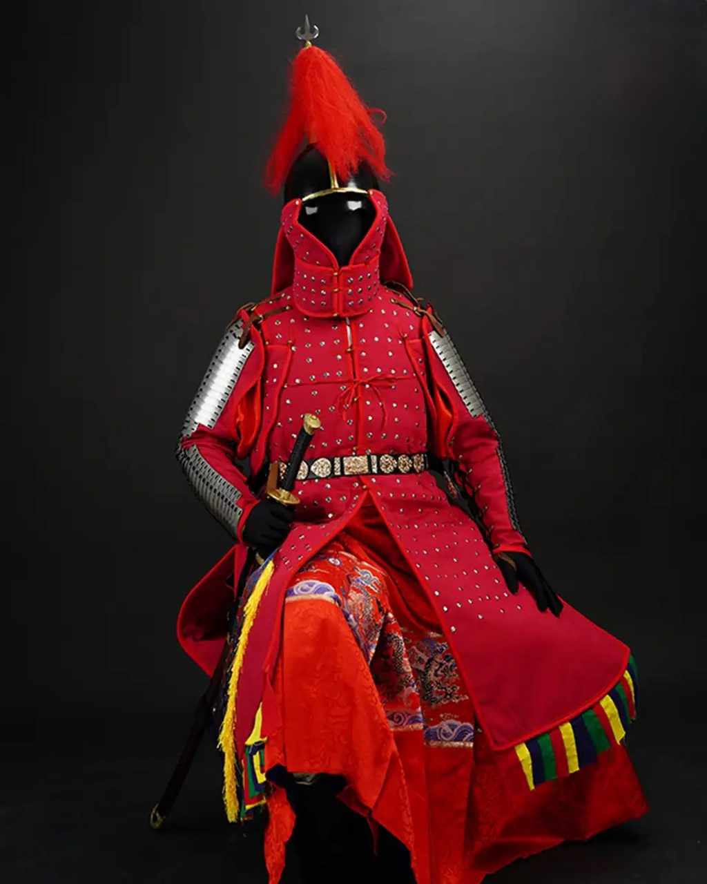 明清布面甲区别在哪里呢?  明清时期的布面甲与布面铁甲有一些区别.