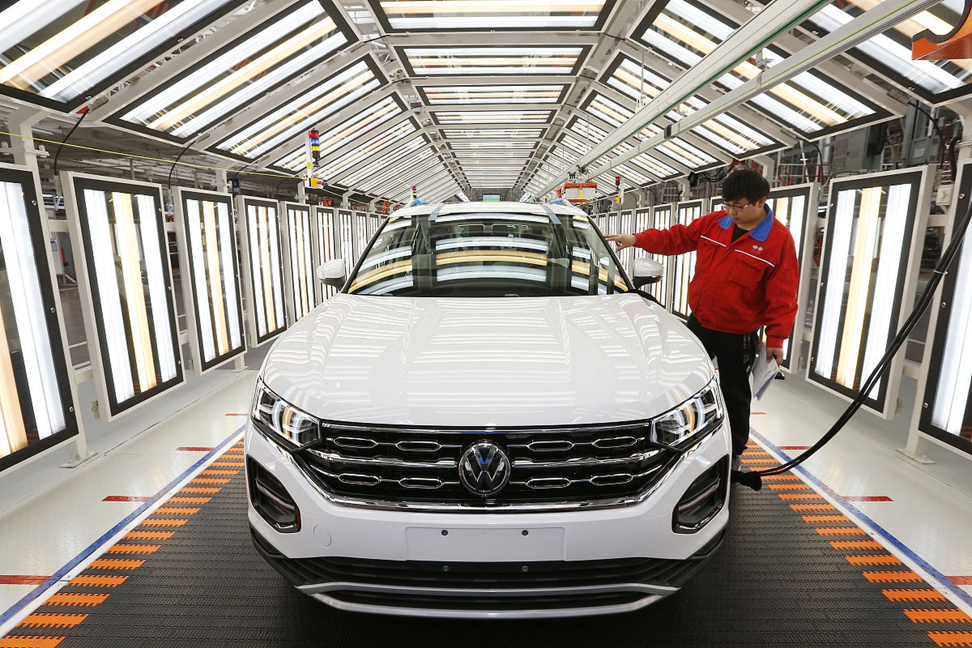 一汽大众速腾:经典之选,多重优势引领  一汽大众速腾一直以来都是家喻