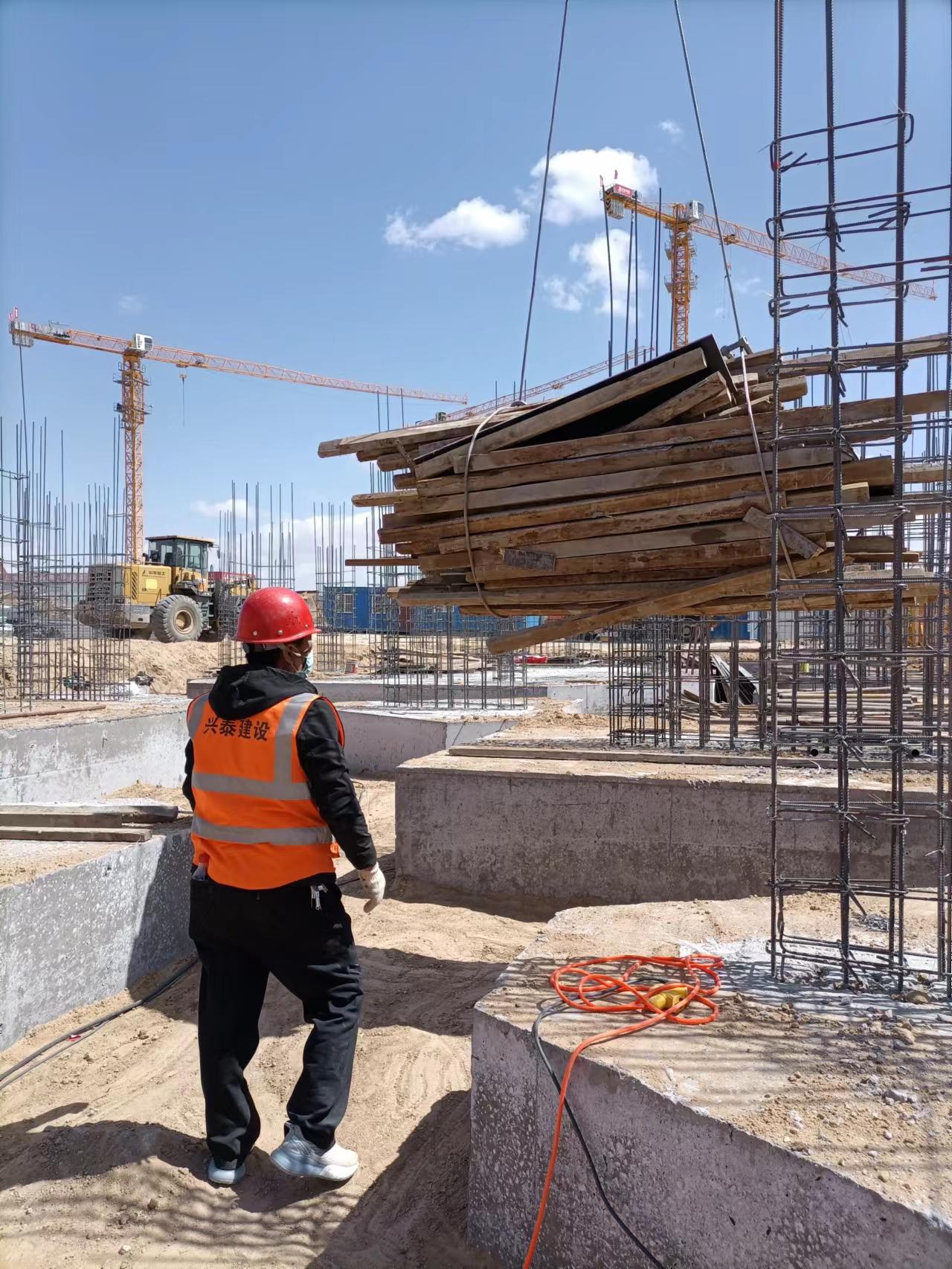 女人似乎就该相夫教子老实听话,或是乖巧省钱