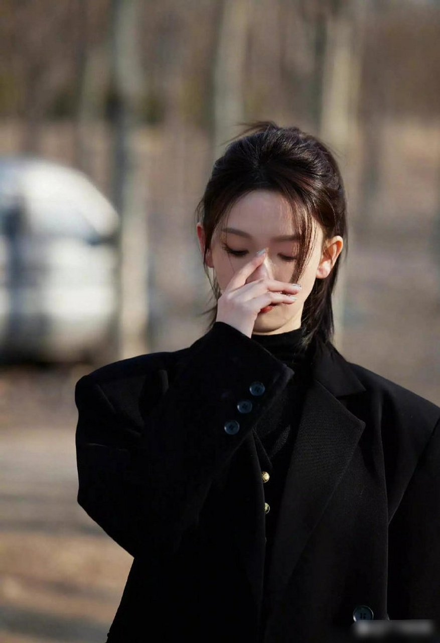 陈瑶不愧为女扮男装很成功的女明星之一.