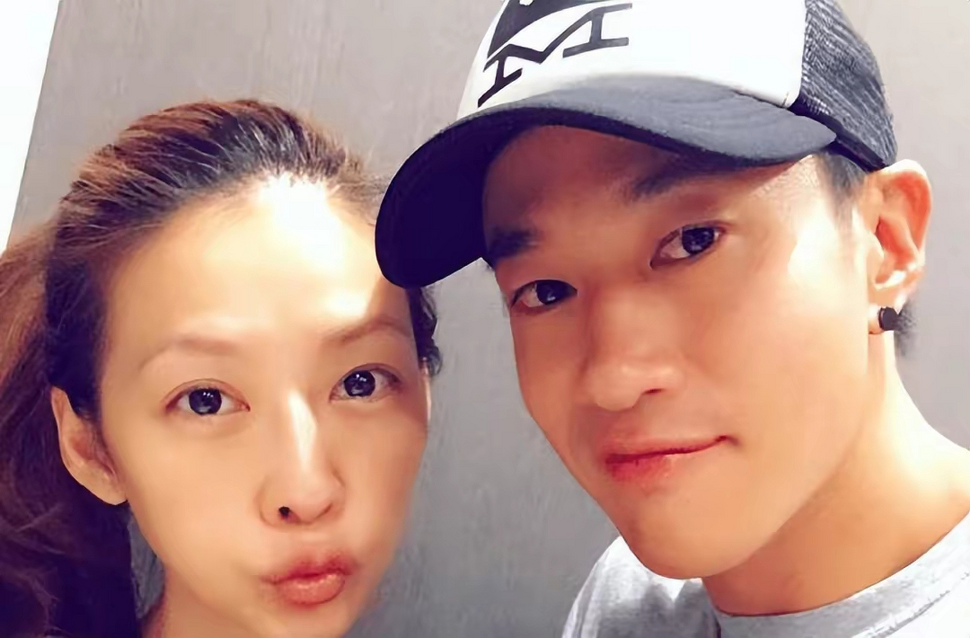 何润东和妻子结束16年异地生活 林姵希随夫到横店休养   近日,何润东