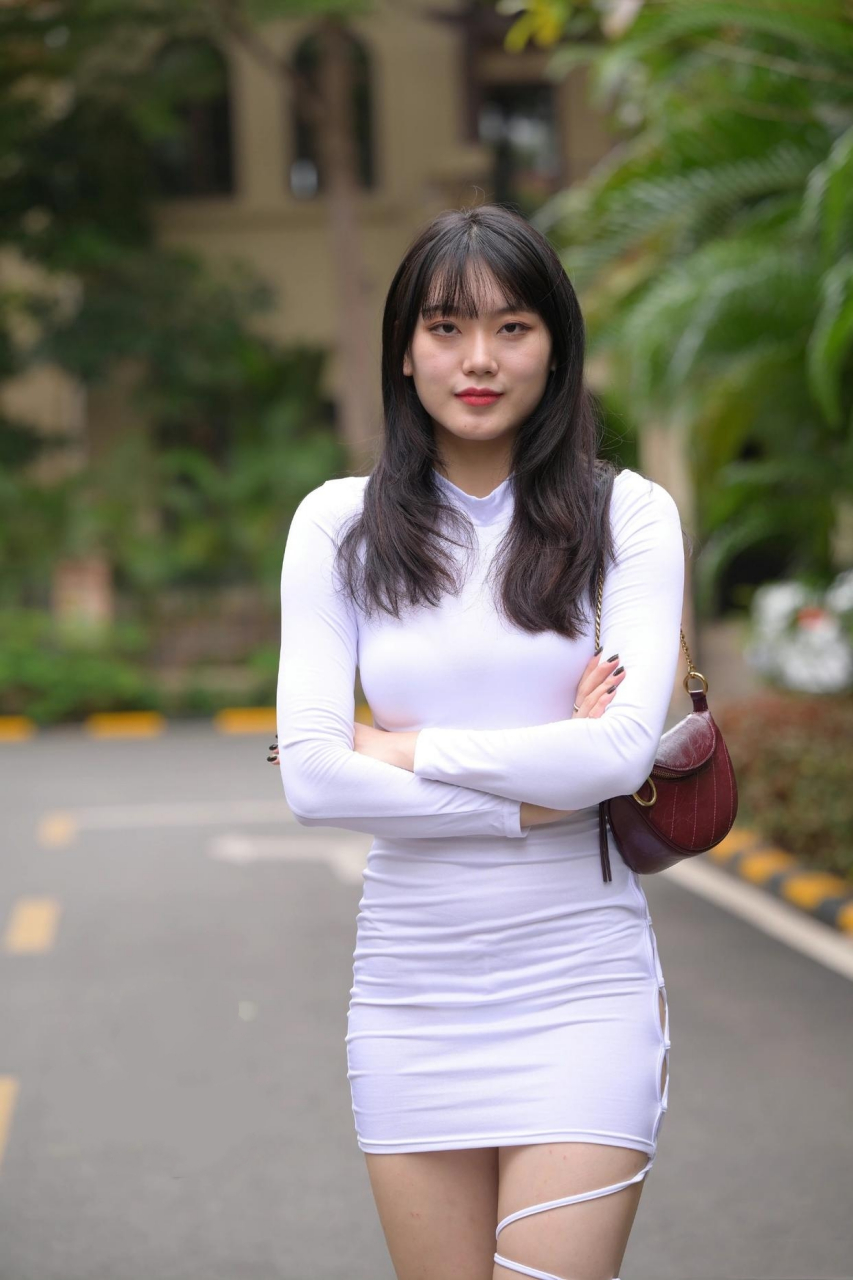 时尚清凉的丰腴美女#时尚穿搭# #时尚街拍美女