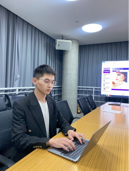 高级护肤达人阿锐-追求卓越护肤专业不断进阶