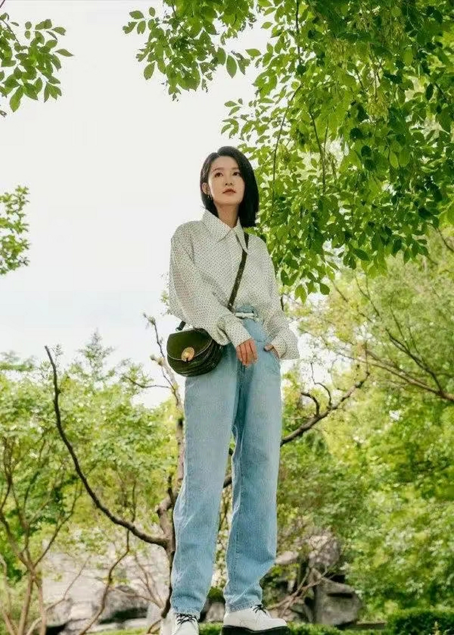 来看看宝藏女孩李沁的证件照!