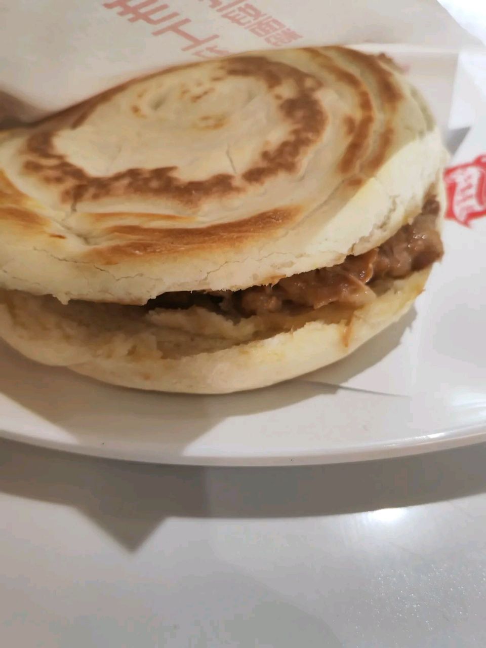 朋友推荐我去子午路张记吃肉夹馍,说是西安绝对前三名,今天玩完华清池