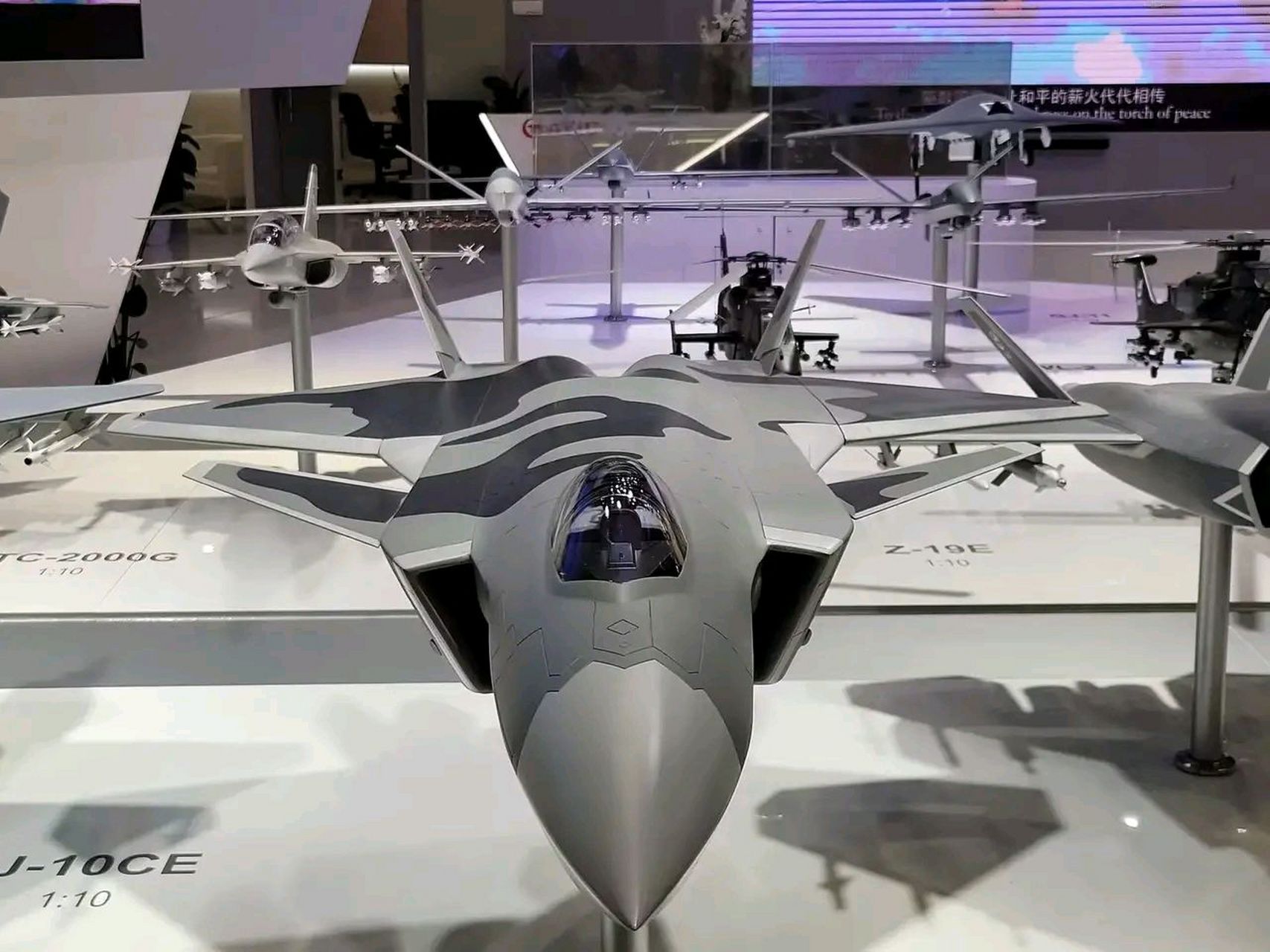 j20亮相巴黎航展,我们可以出口隐身战机了!
