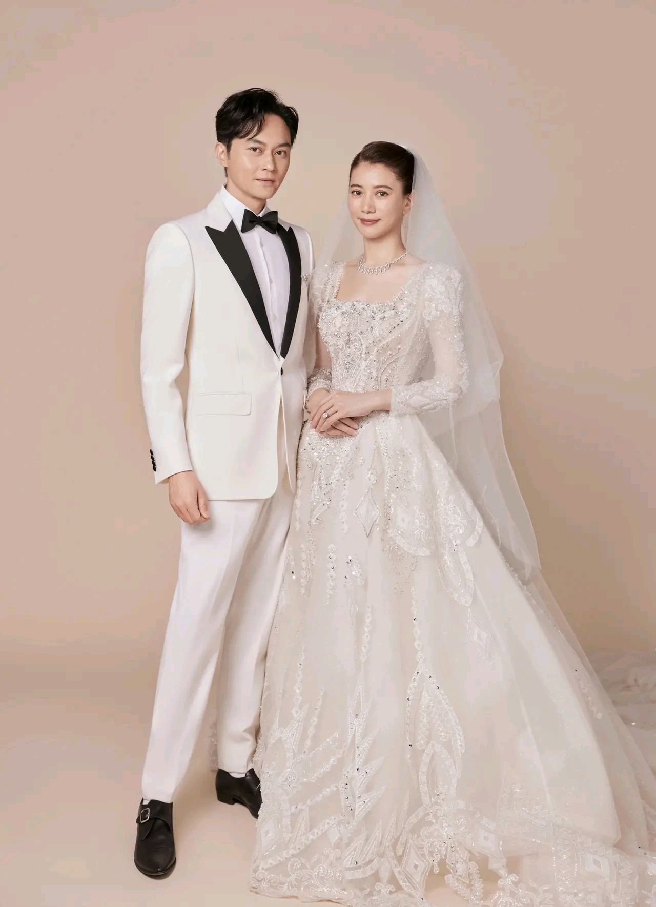 袁咏仪 和张智霖 婚纱照曝光