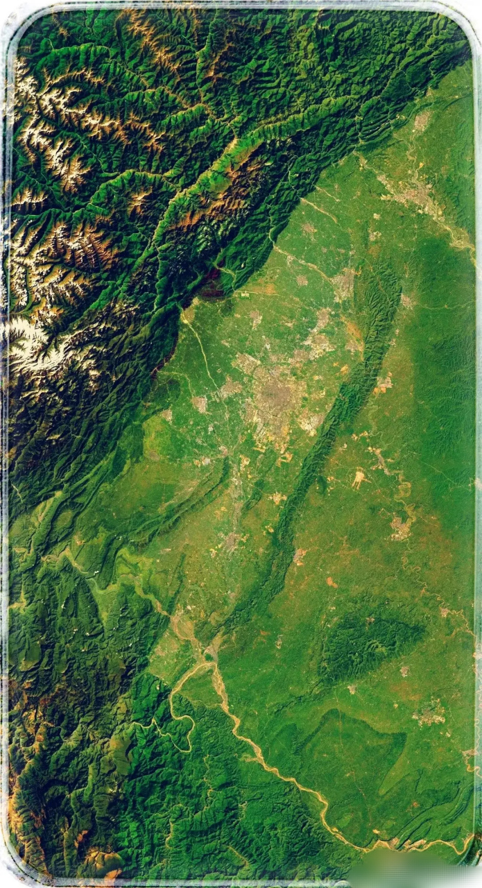"天府之国": 四川盆地成都平原的高清卫星地图.