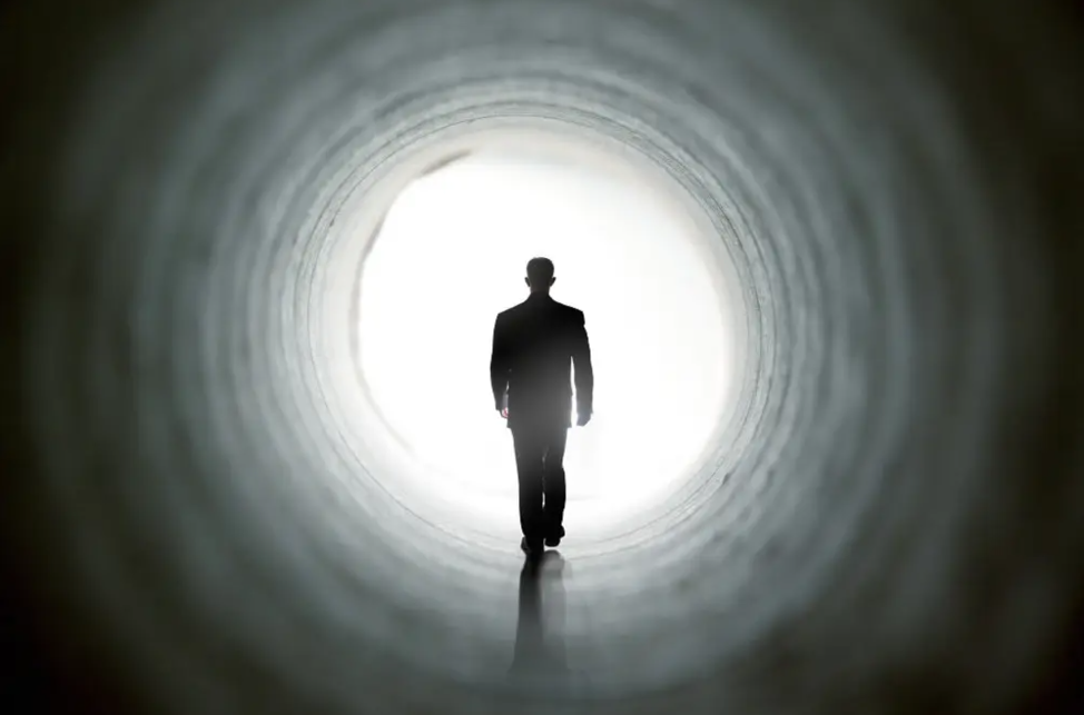 "具身"意味着对人身体的关照,对身心一体观念的奉行