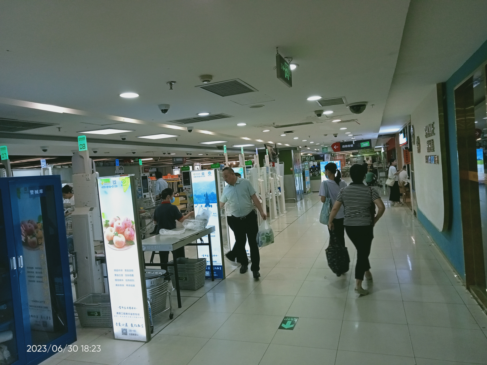 20230630周五下午深圳南山欢乐颂华润大型超市,虽是周末,顾客也不多