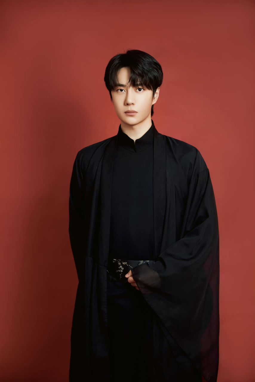 王一博河南春晚国风造型图