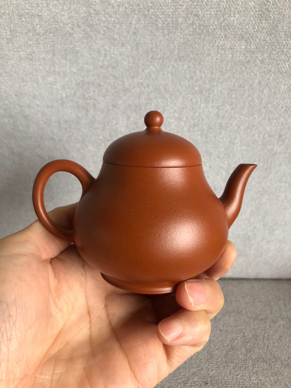 高梨·朱泥·140cc·内推球孔高梨紫砂壶的重心 与一般的梨形壶相比要