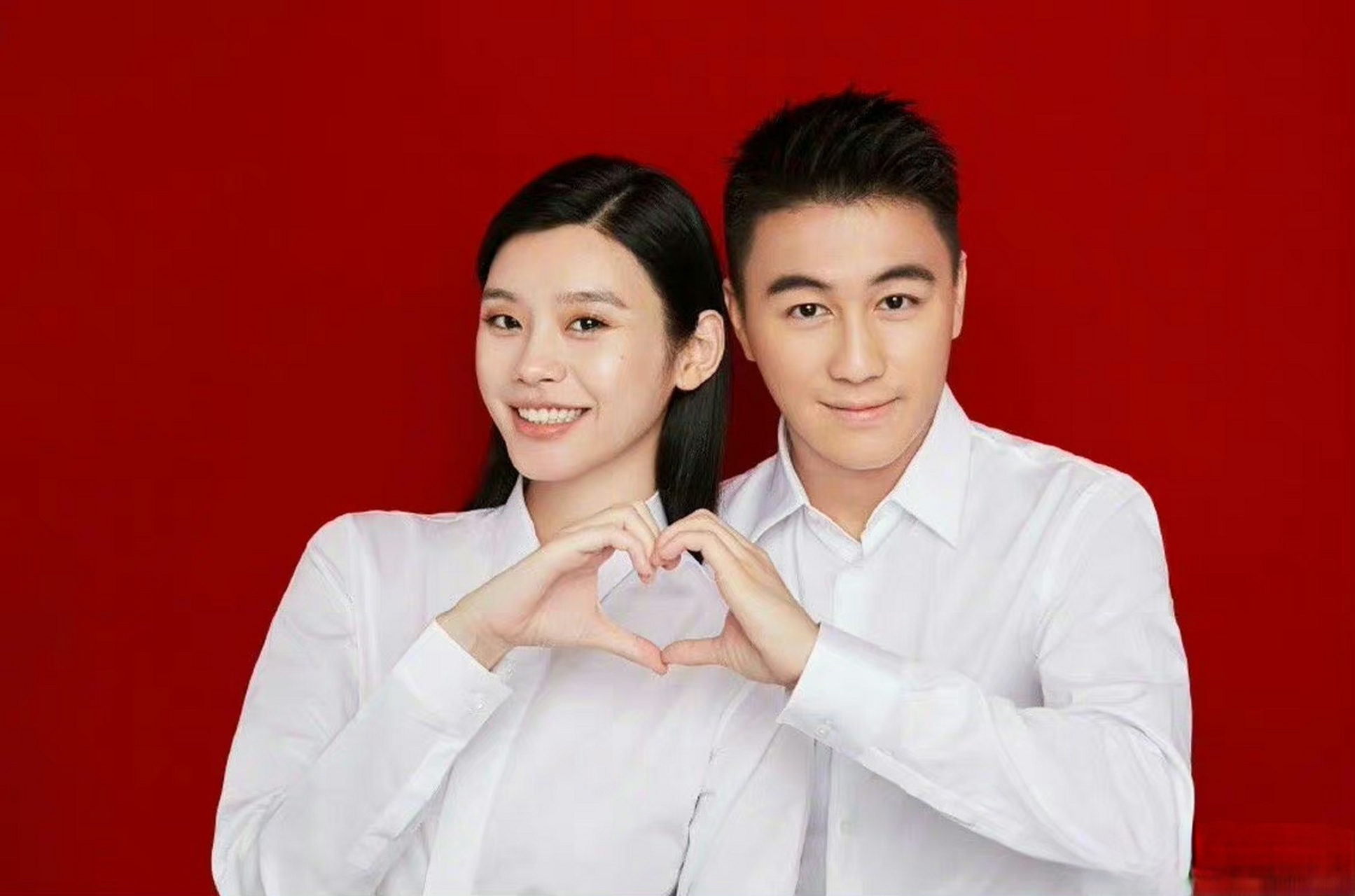 奚梦瑶# #窦骁#  奚梦瑶发文再次辟谣没有和窦骁谈过恋爱,今日窦婧屯