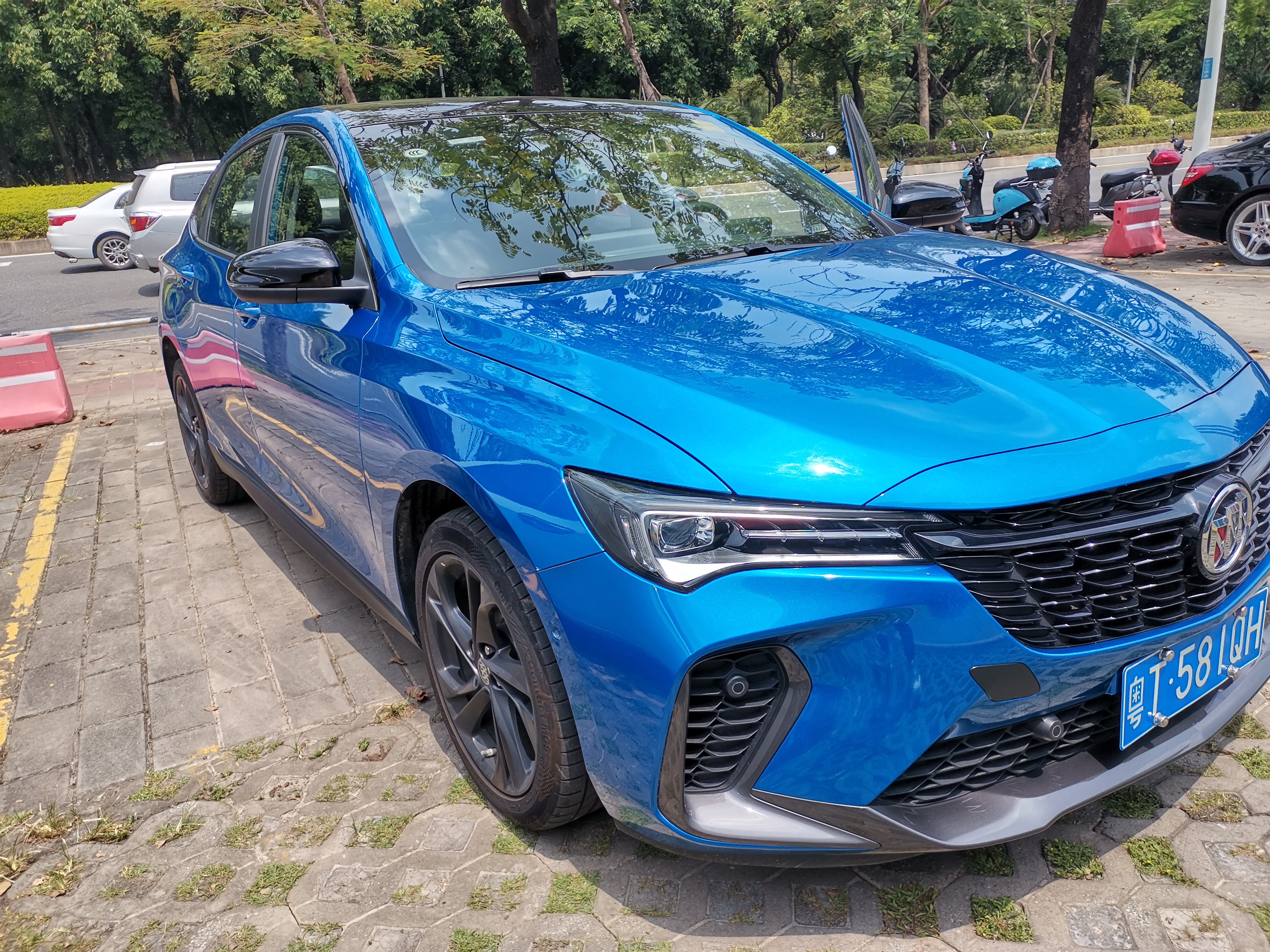 别克小钢炮威朗