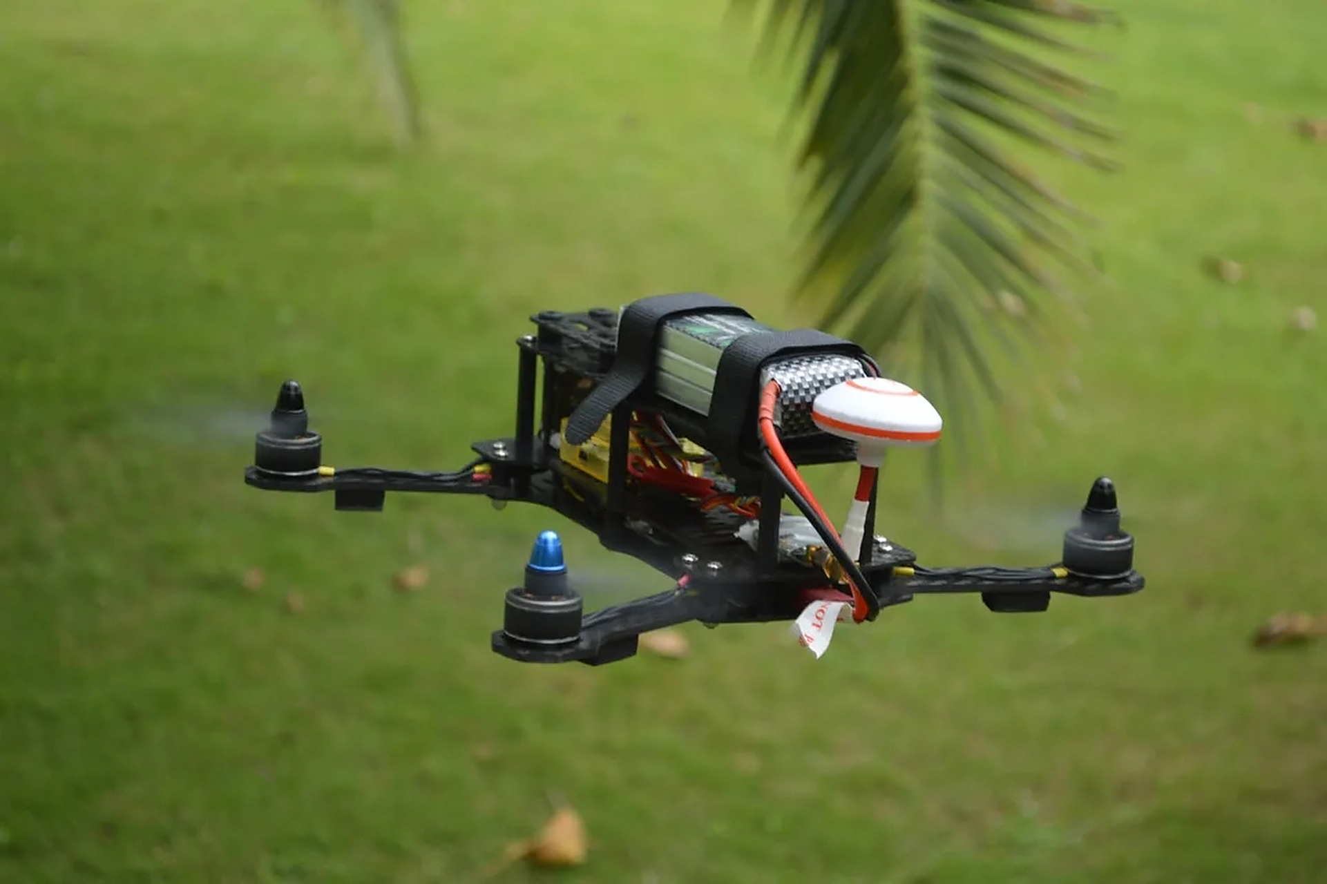 中国造穿越机在战场上的优势#据说,乌克兰从中国义务购买了5-10万套