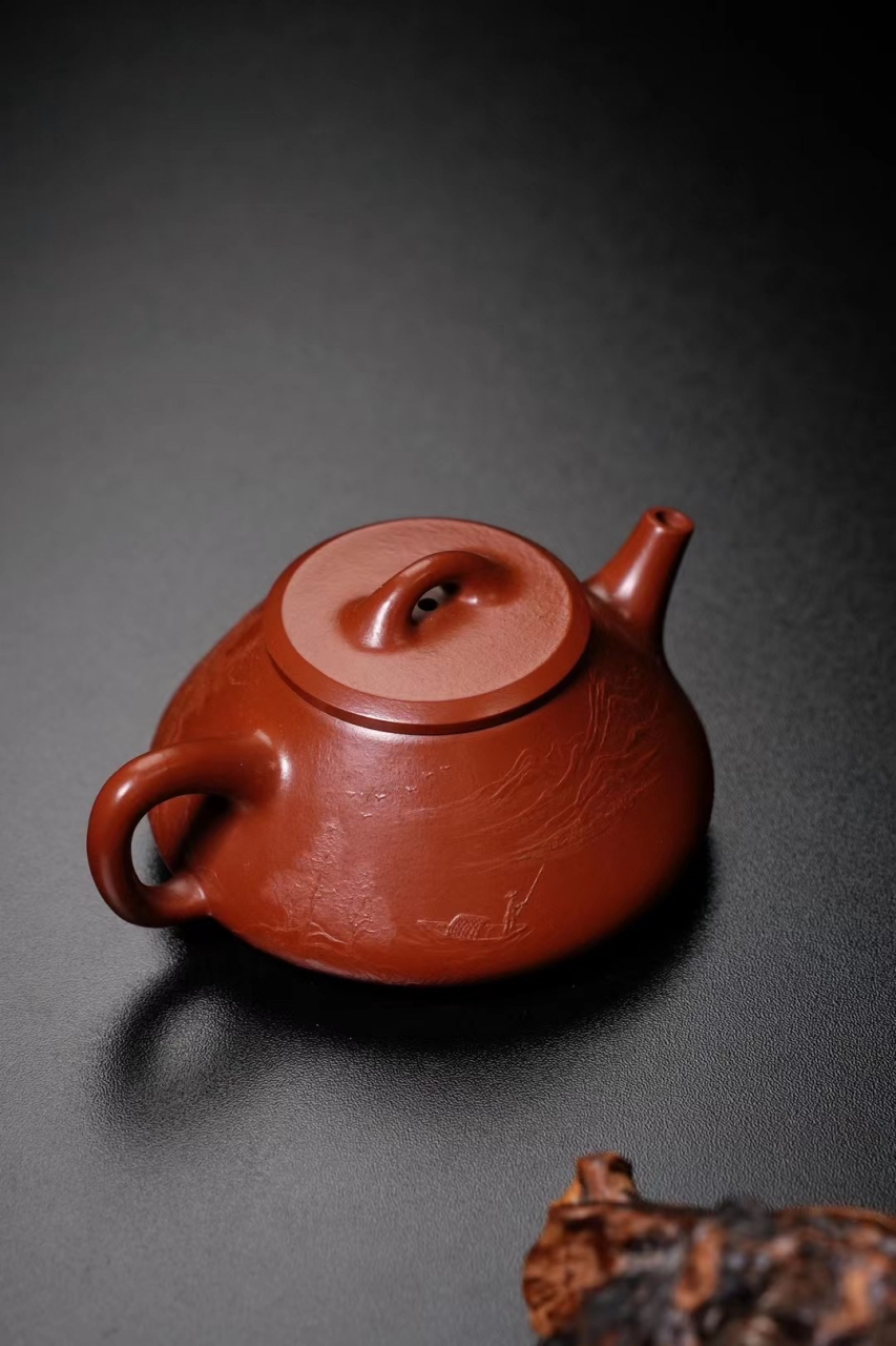 泥绘山水 任瓢 大红袍料本色泥绘 质感一流.#宜兴紫砂壶# #全手工