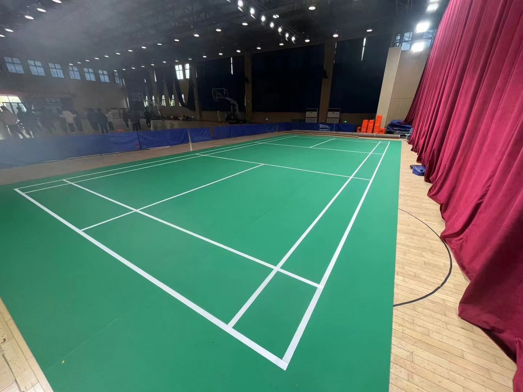 室内羽毛球塑胶地板,效果可以吗