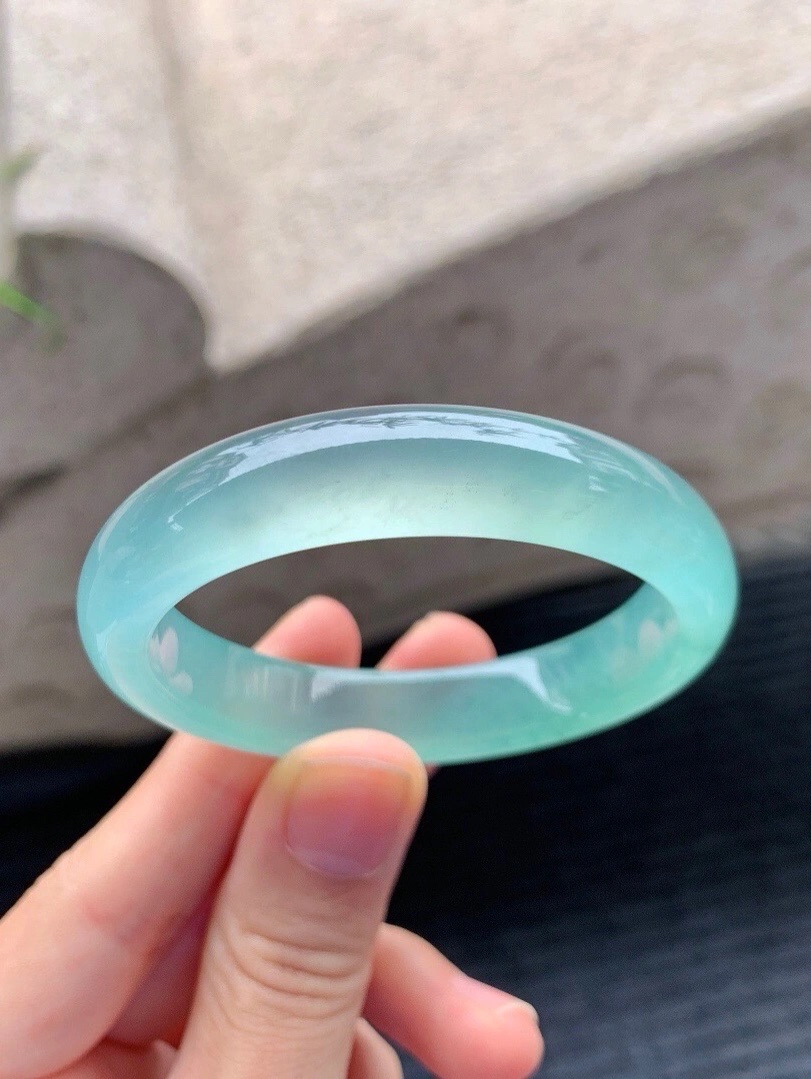 今天推荐,天空蓝翡翠手镯光感十足,像纯净的天空美