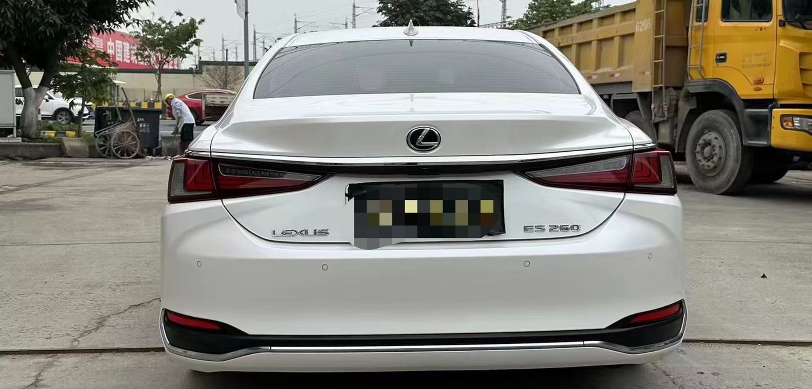 2019年上牌  雷克萨斯es260卓越版2.5排量,官方油耗6.