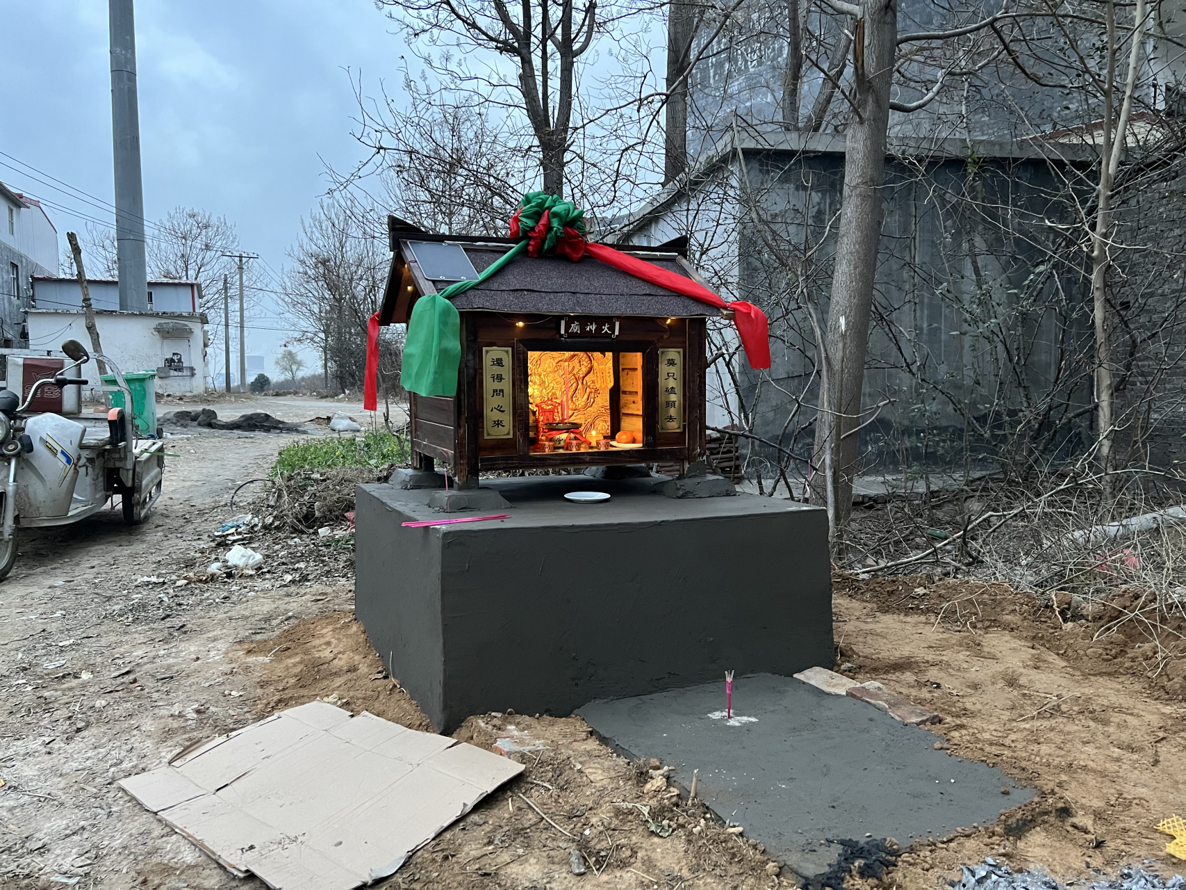 河南郑州农村火神庙 神佛小庙:每个人都有自己心中的神!