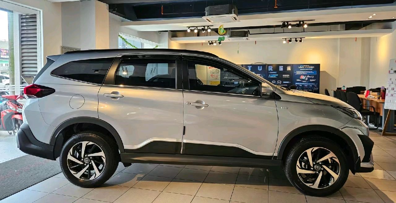 酷似"小汉兰达",丰田rush来了,尺寸媲美日产逍客,1.5引擎 5座