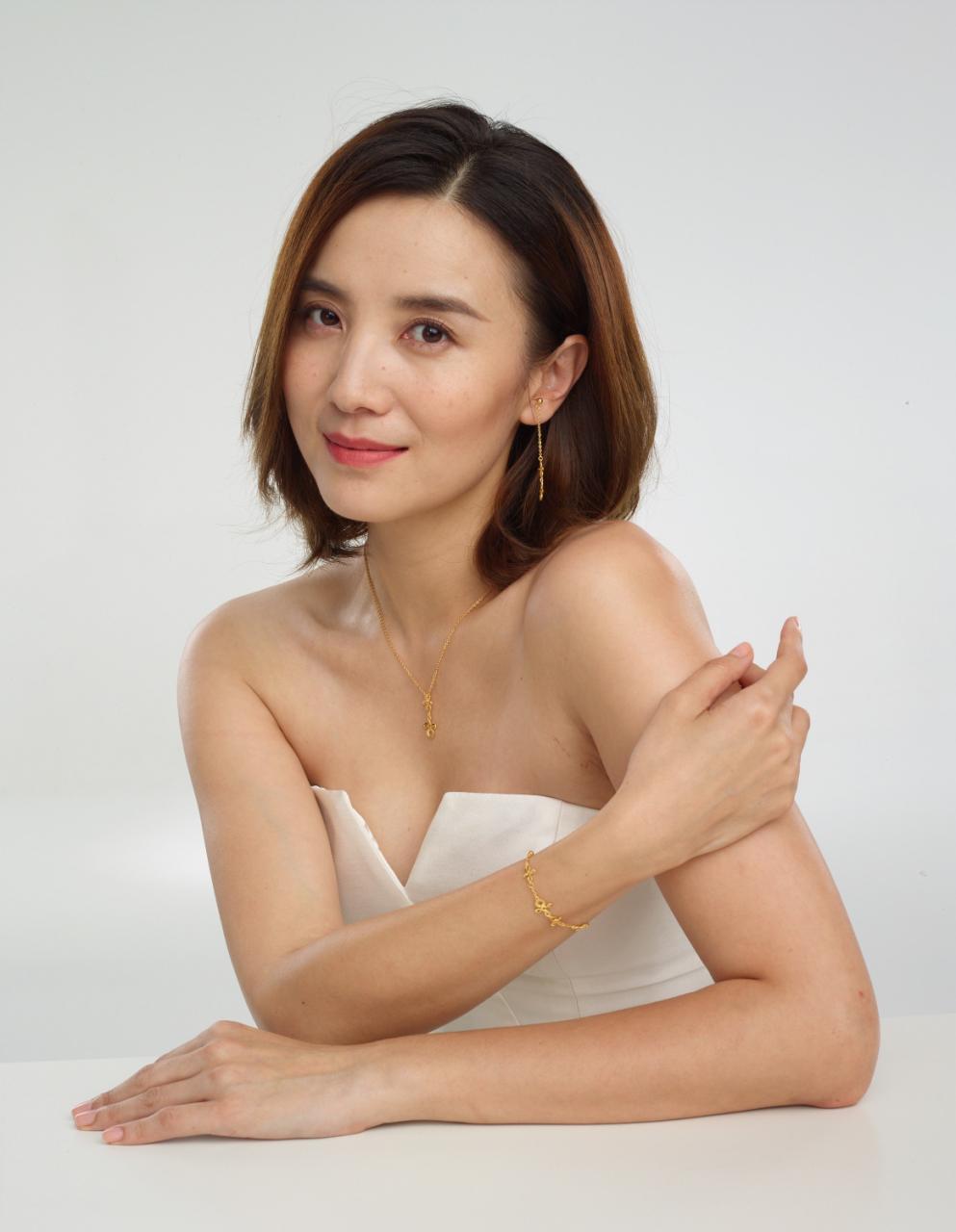 宋佳高清纯生图,43岁的年纪,这个真实皮肤状态已经很棒了!
