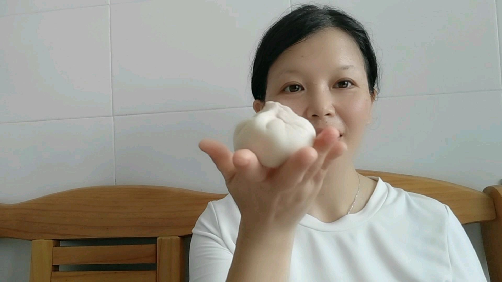 厦门大文子在家做香菇瘦肉馅的包子,馅料不够酸菜来凑,好吃吗