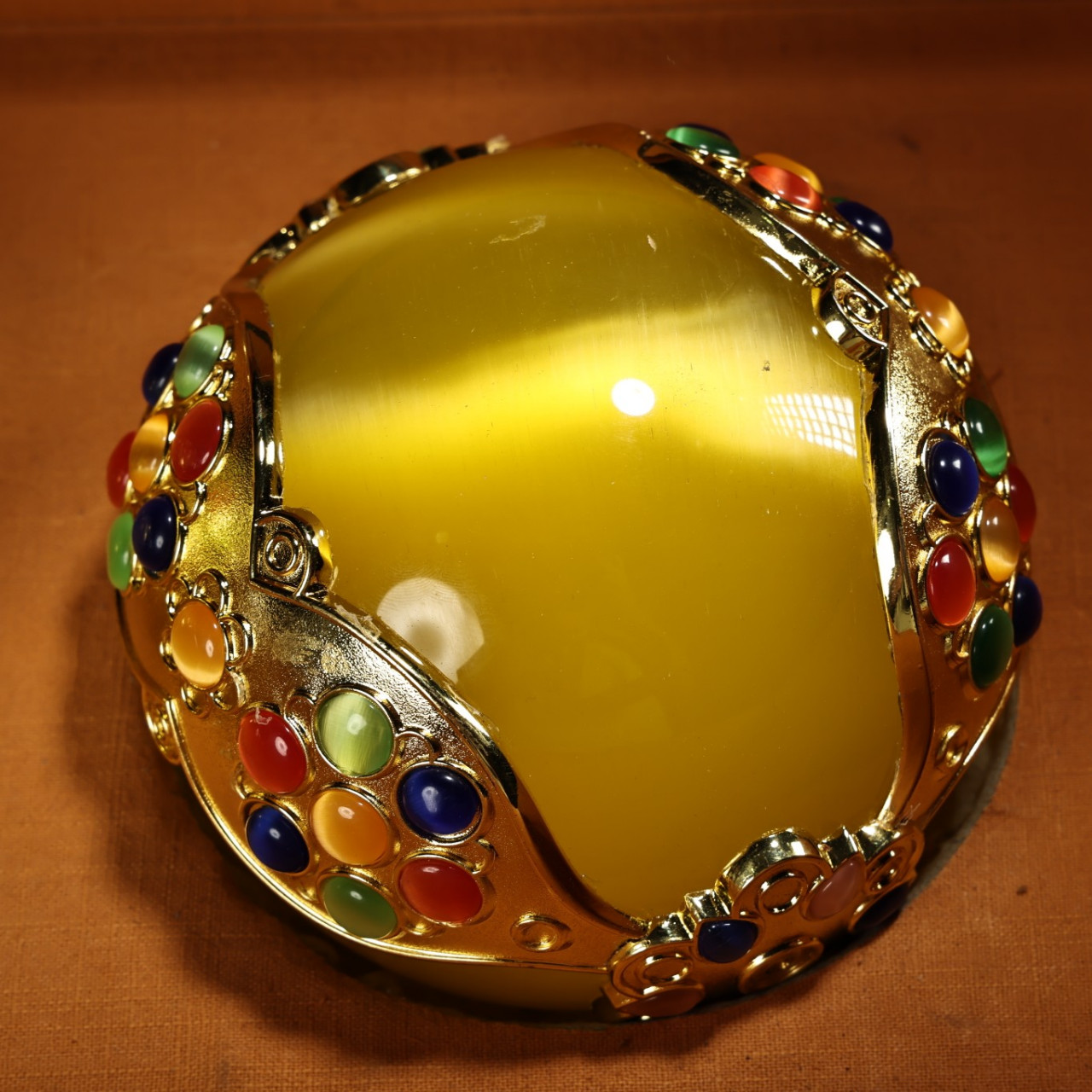 珍品旧藏收罕见极品猫眼石镶嵌宝石球一对 保存完好 配老彩绘漆器官箱