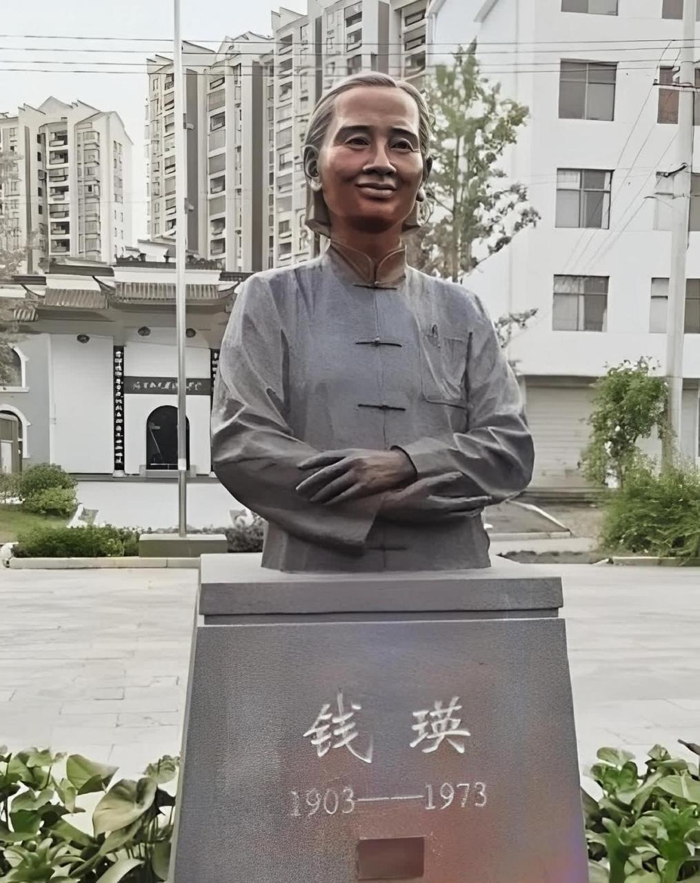 得知丈夫被杀后,钱瑛毅然销毁了家中的重要资料!