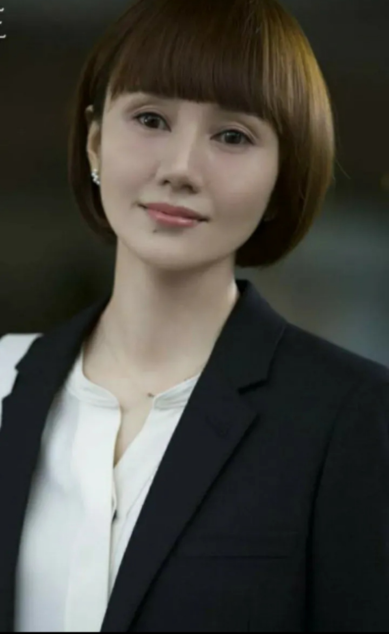 袁泉,1977年10月16日出生于湖北省荆州市沙市区,中国内地影视女演员