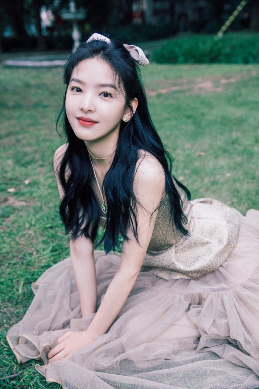 章若楠高清壁纸头像无水印(十)[爱你]