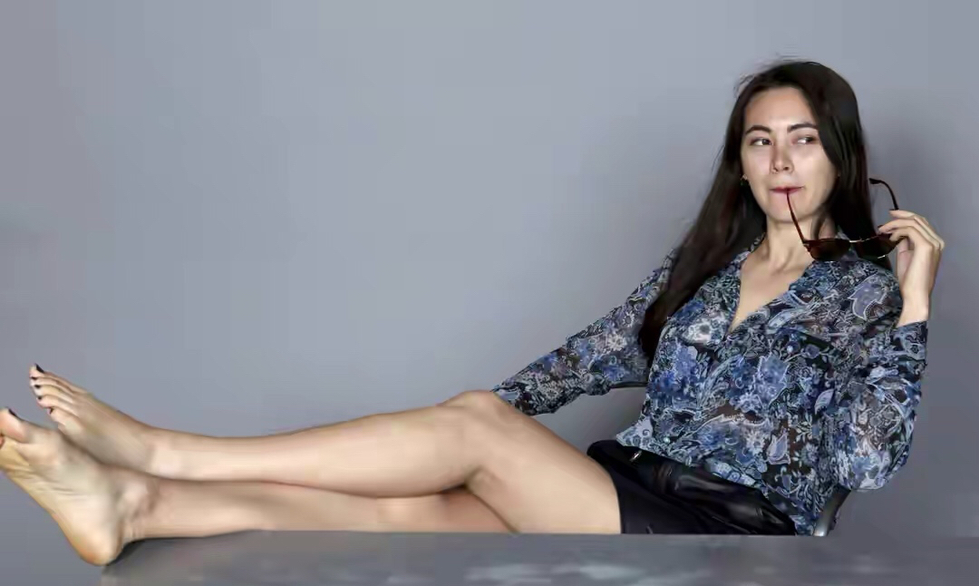 杰西卡·亨维克(jessica henwick)五官秀美,优雅时尚美丽