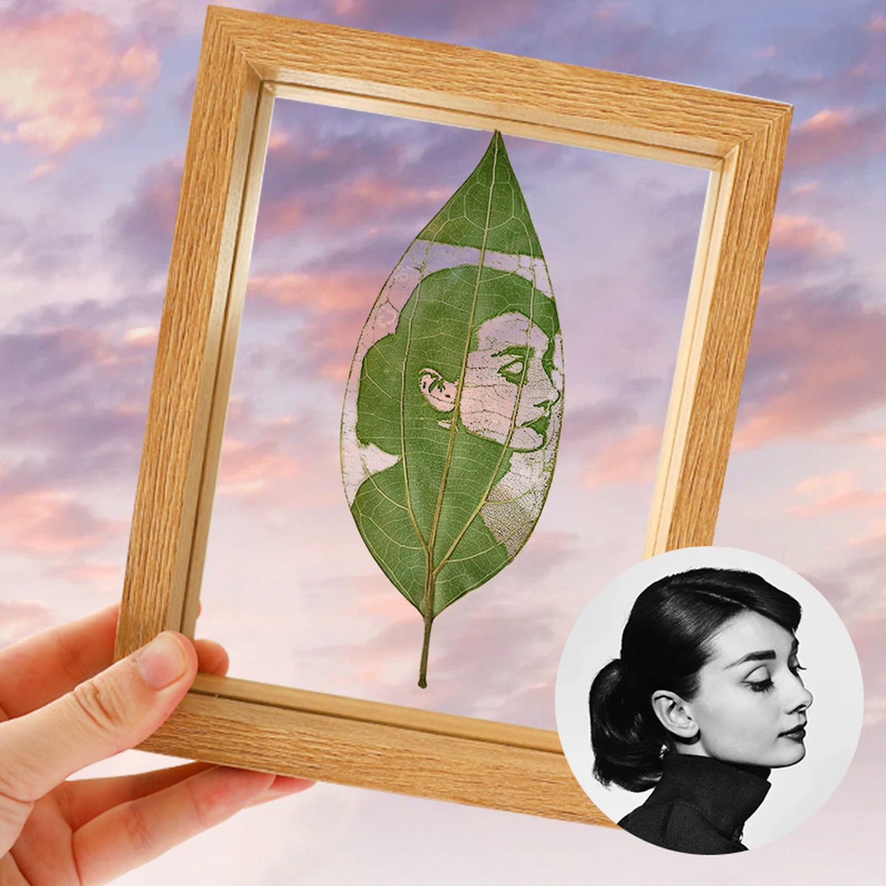 适合年轻人创业项目   树叶雕刻,也叫叶雕就是用机器在树叶上雕出来