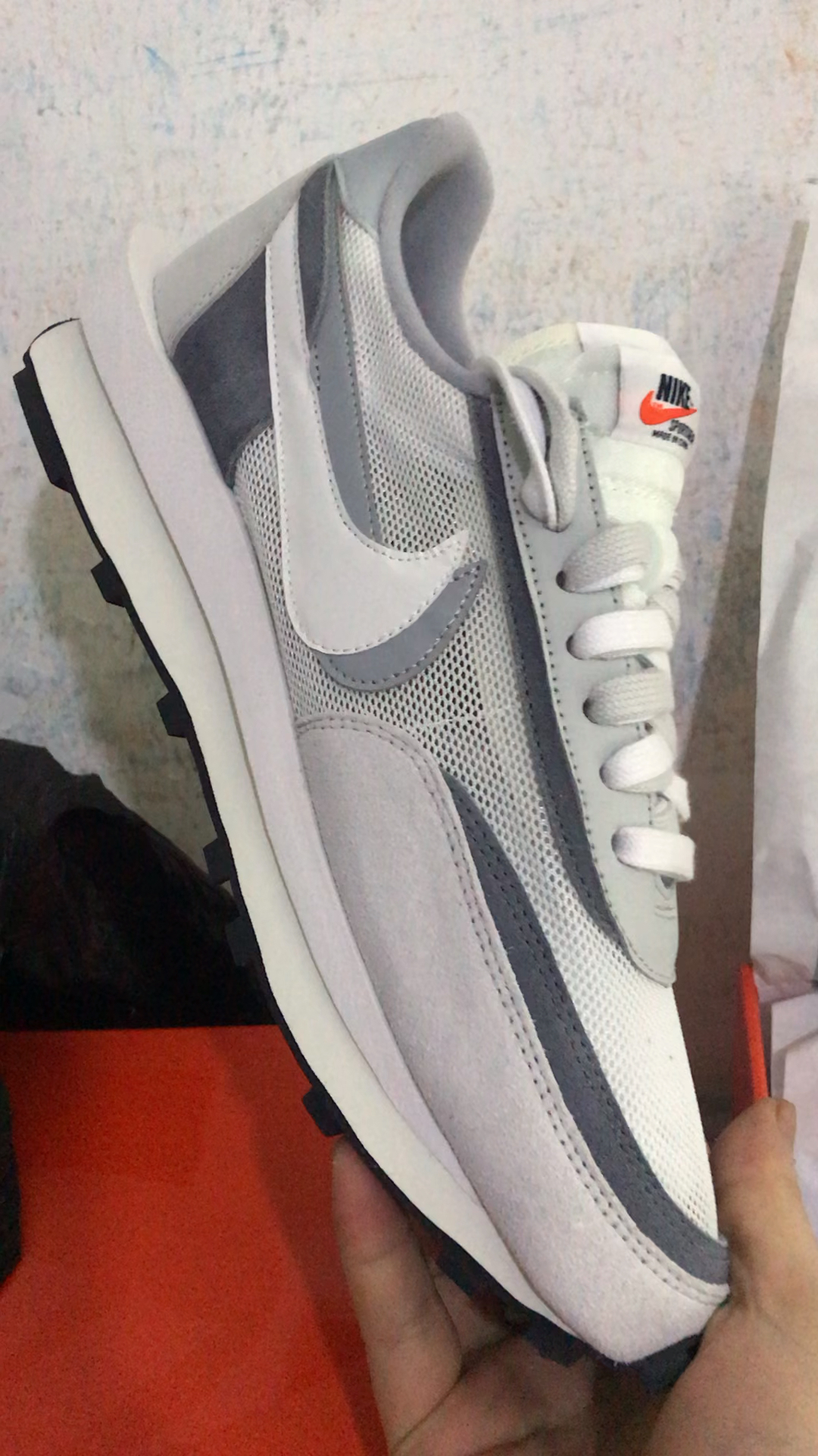 耐克华夫运动鞋双钩跑步鞋细节鉴赏-度小视