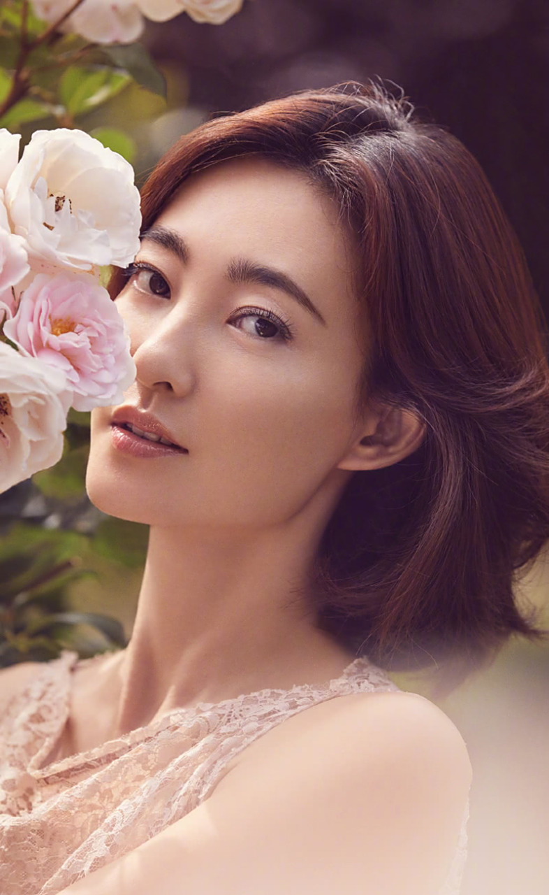 王丽坤,1985年3月22日出生于内蒙古自治区赤峰市翁牛特旗,毕业于北京