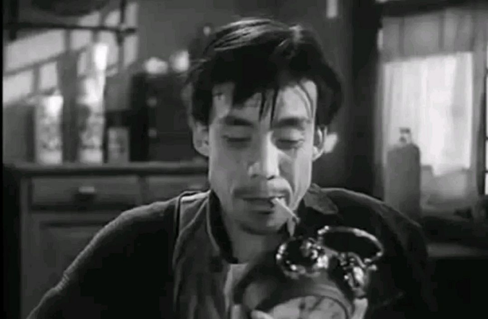 长影厂老演员李颉,大长脸,三角眼,总爱留着一撇小胡子,眼神里时不时