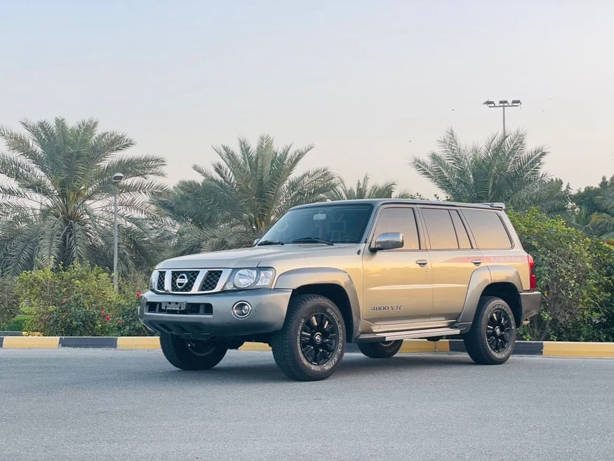 实拍经典版日产y61:造型复古,越野性能霸气,对标陆巡lc系列