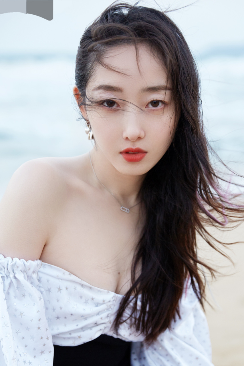 清纯性感蒋梦婕,穿低胸裙性感迷人#娱乐最前沿