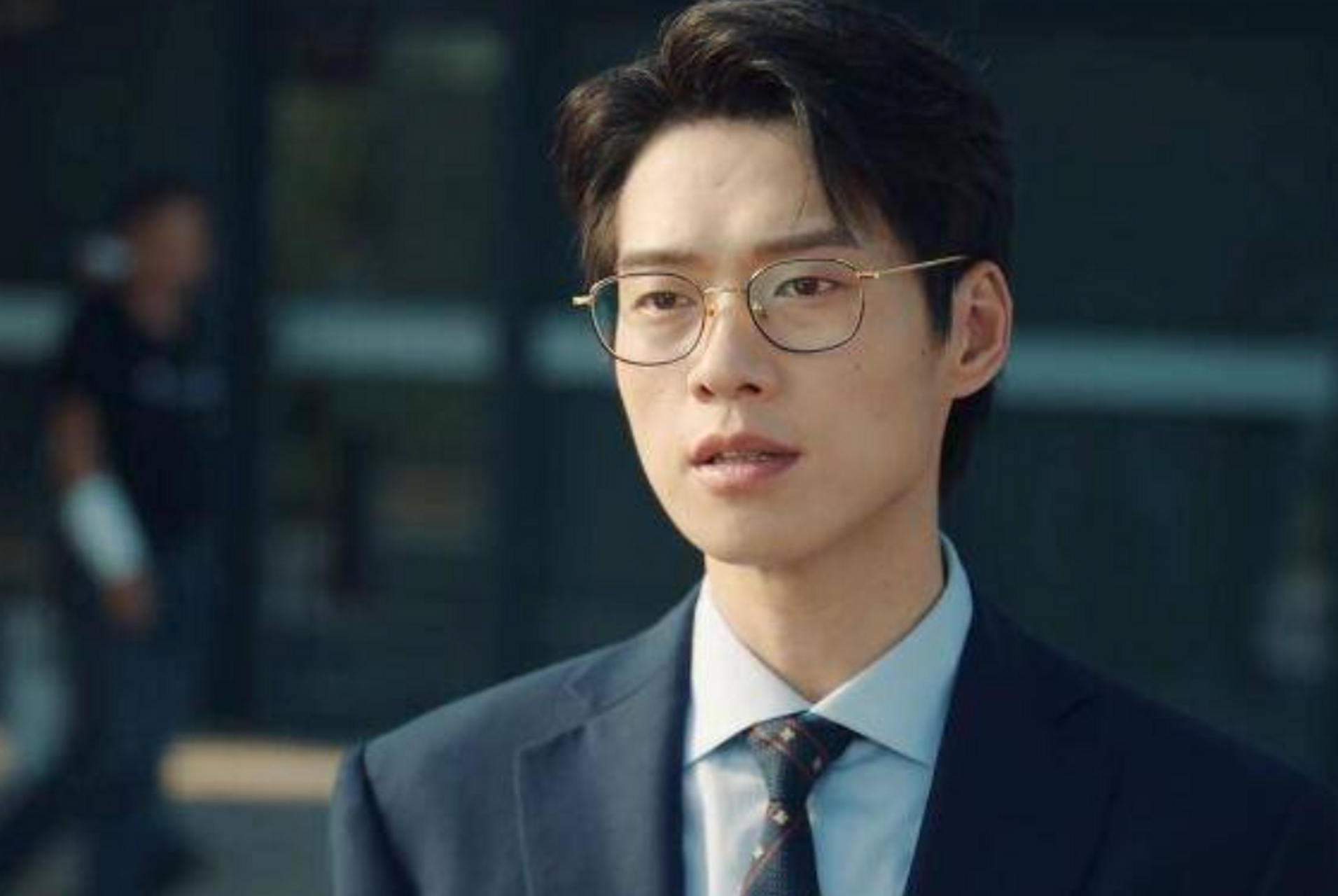 女几次接近,一点机会都没有给她留,连看都看一眼,妥妥的禁欲系男神啊!