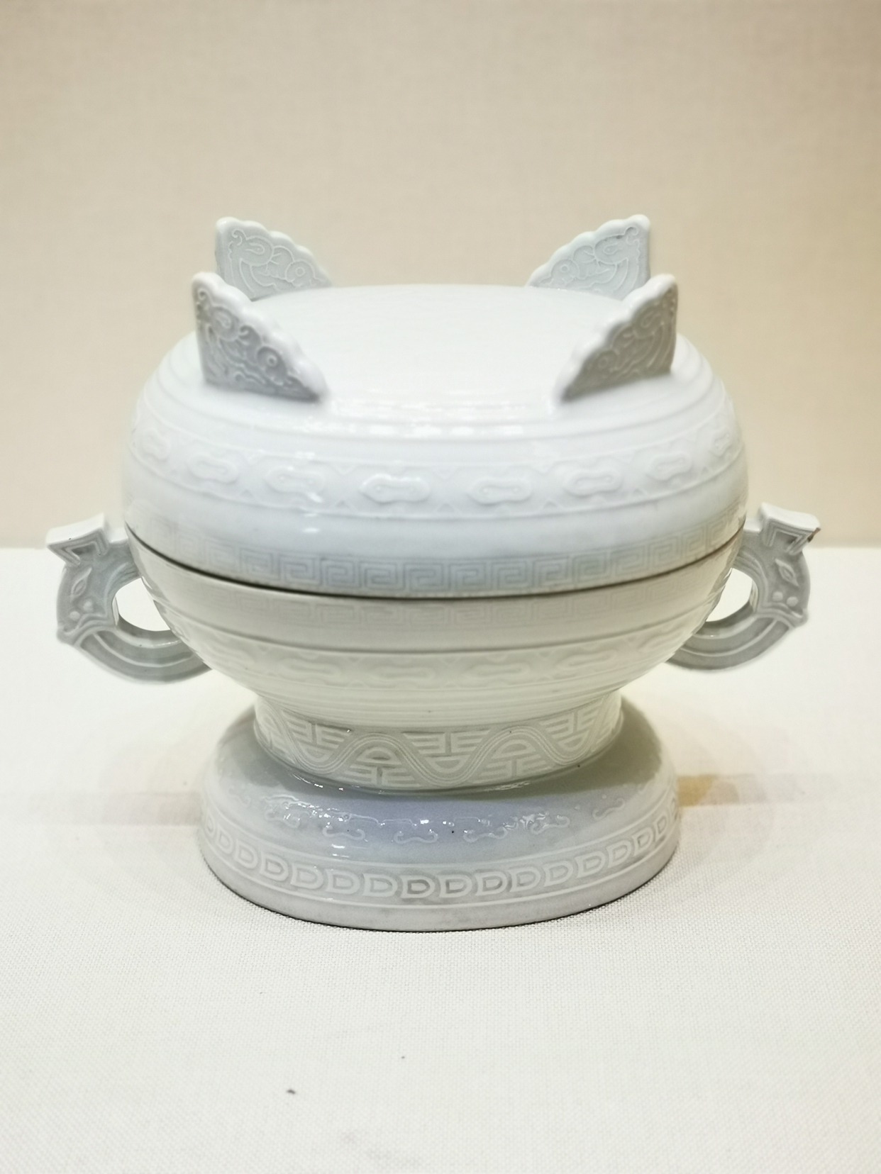 天坛神库:展出不同釉色的祭祀器具