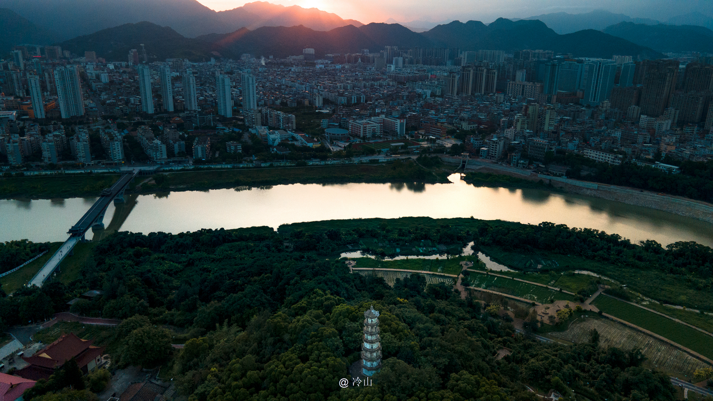 含光塔,连江湿地公园 福州城市建设越来越美,在连江这个县城也多了